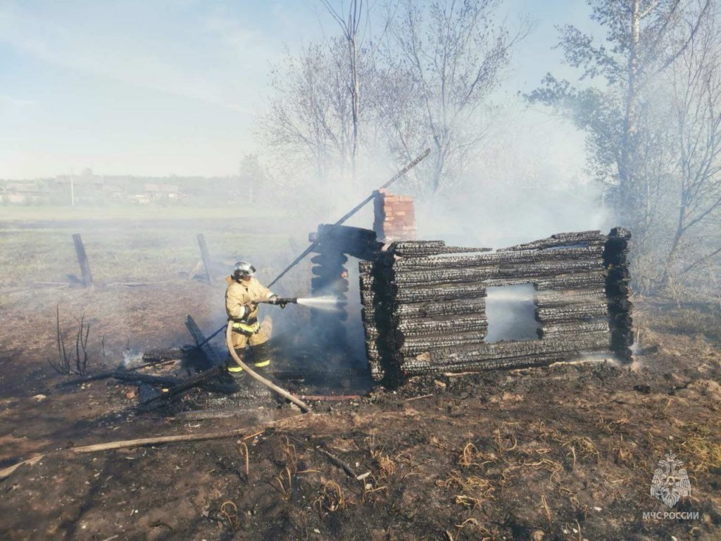 Пожар уничтожил пять домов и две бани под Шахуньей в Нижегородской области