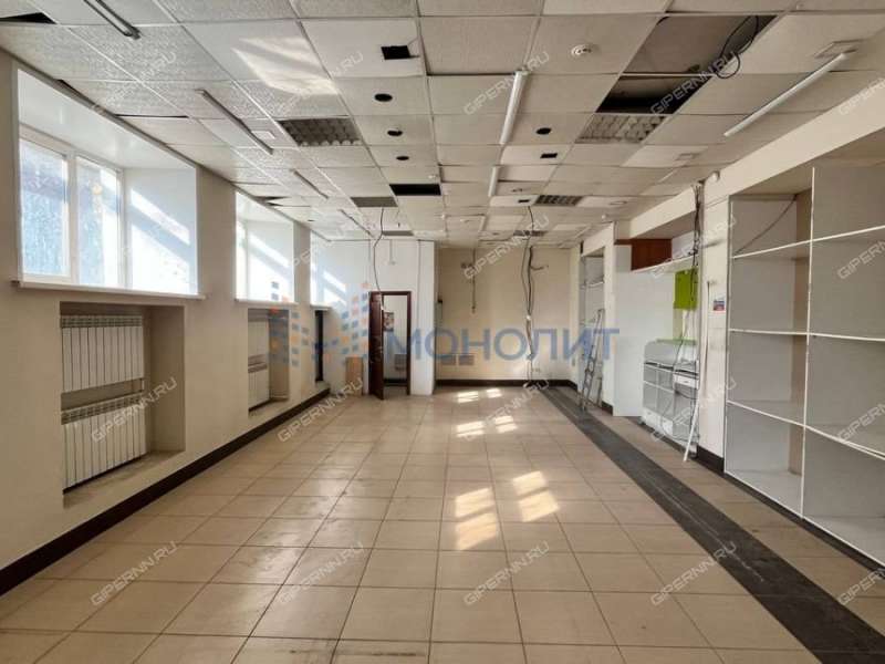 помещение под торговую площадь, недвижимость под образовательные учреждения на улице Коминтерна