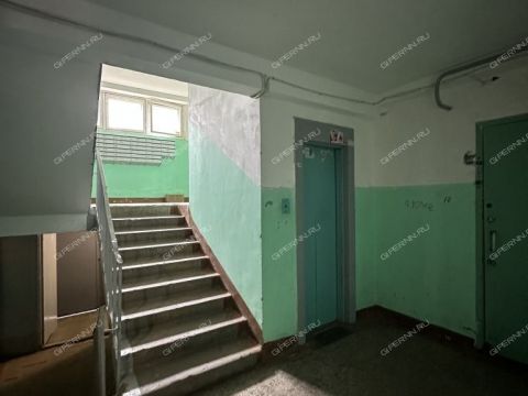 3-komnatnaya-ul-strokina-d-11 фото