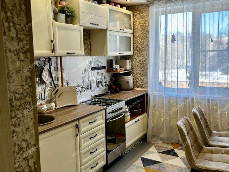 трёхкомнатная квартира на улице Буревестника дом 16