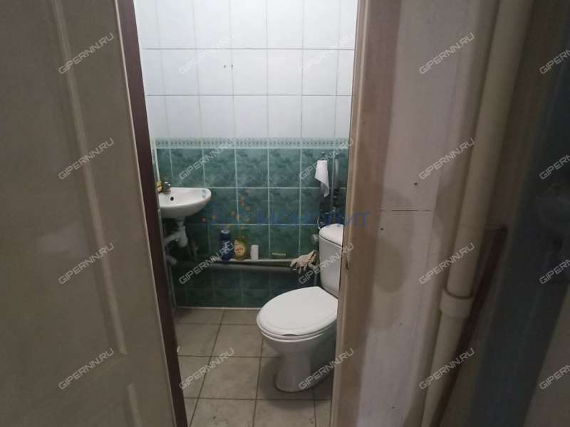 помещение под офис, торговую площадь на улице Героя Советского Союза Усилова