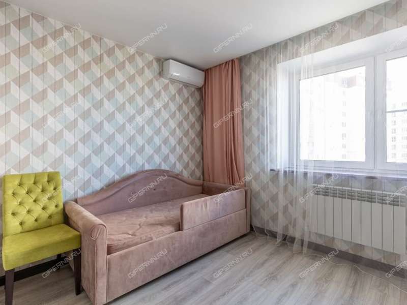 трёхкомнатная квартира на бульваре 60-летия Октября дом 21 к1