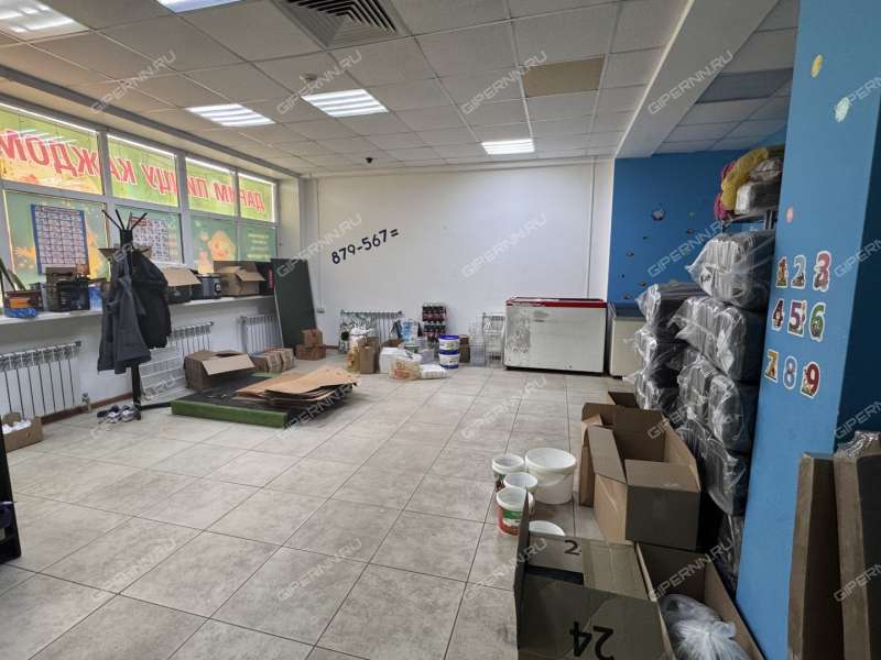 помещение под торговую площадь на улице Петрищева город Дзержинск