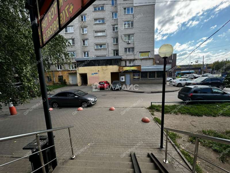 помещение под торговую площадь на проспекте Бусыгина