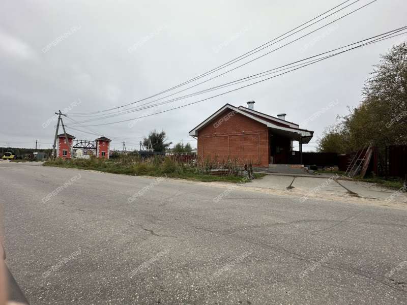 помещение под торговую площадь на Озёрной улице деревня Крутая