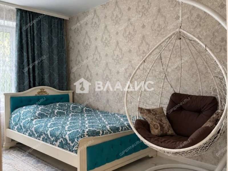 трёхкомнатная квартира на улице Движенцев дом 1