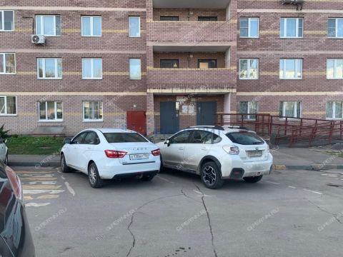 3-komnatnaya-ul-vyatskaya-d-1 фото