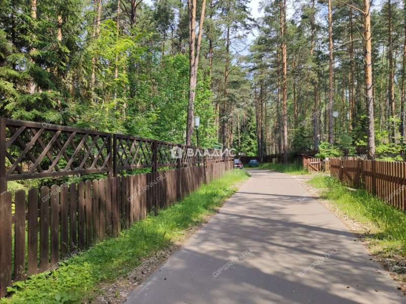 1/2 дома на  коттеджный посёлок Дружба