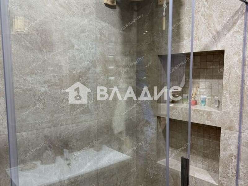 трёхкомнатная квартира на улице Большие Овраги дом 4