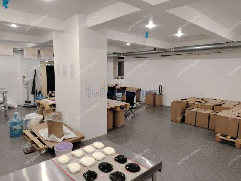 помещение под офис, торговую площадь на улице Гвардейцев