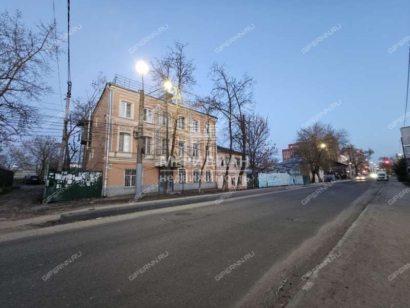 четырёхкомнатная квартира на улице Литвинова дом 40