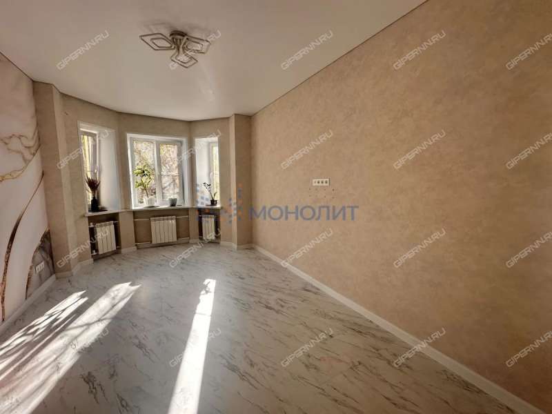 трёхкомнатная квартира на улице Страж Революции дом 16