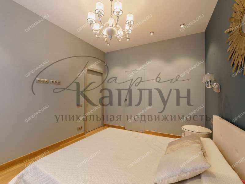 четырёхкомнатная квартира на улице Академика Блохиной дом 7