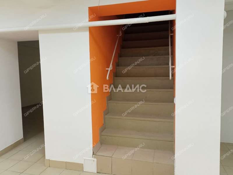 помещение под торговую площадь на улице Октябрьской Революции