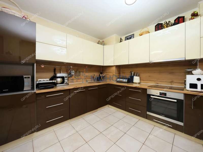 трёхкомнатная квартира на Ошарской улице дом 98