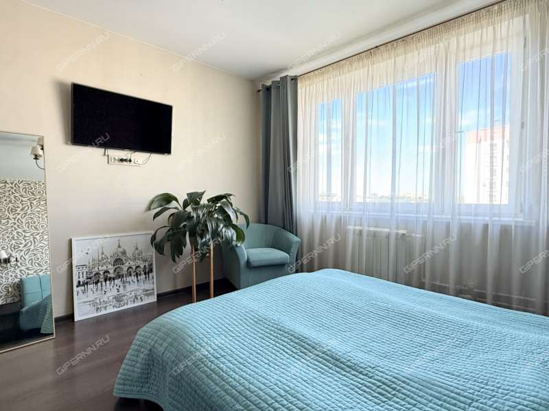 трёхкомнатная квартира на бульваре 60-летия Октября дом 25 к2