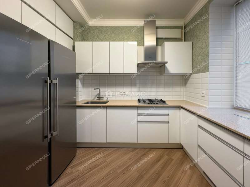 трёхкомнатная квартира на улице Краснодонцев дом 5