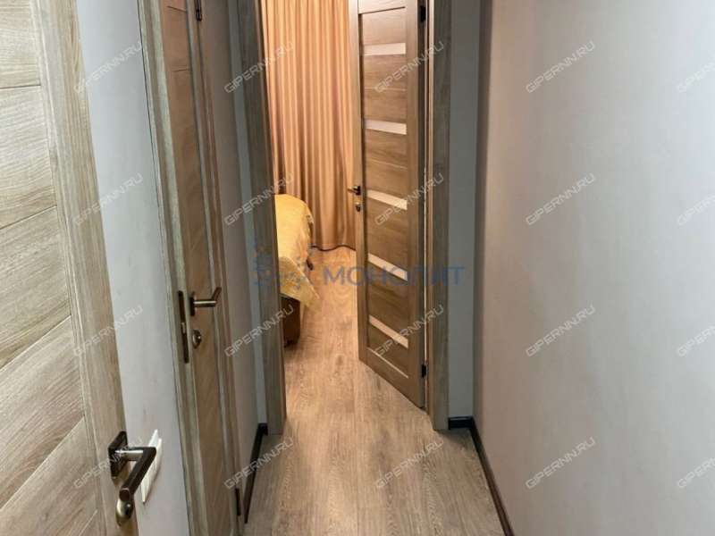 трёхкомнатная квартира на бульваре 60-летия Октября дом 21 к2