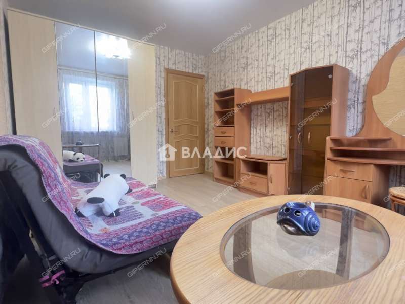 трёхкомнатная квартира на улице Челюскинцев дом 23