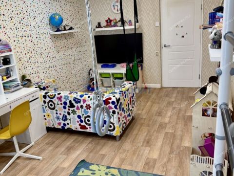 4-komnatnaya-ul-strokina-d-18 фото