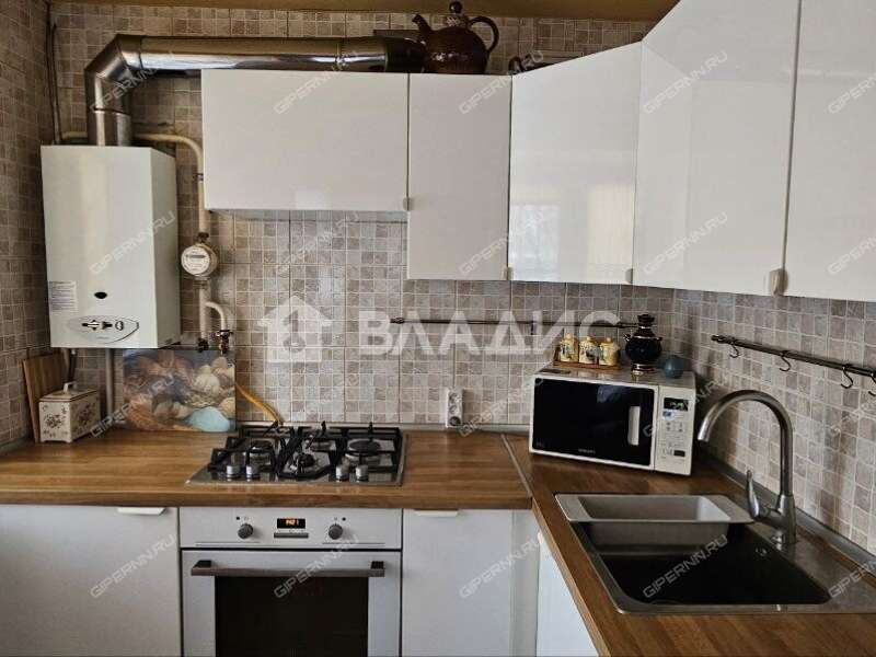 трёхкомнатная квартира на улице Героя Советского Союза Прыгунова дом 18