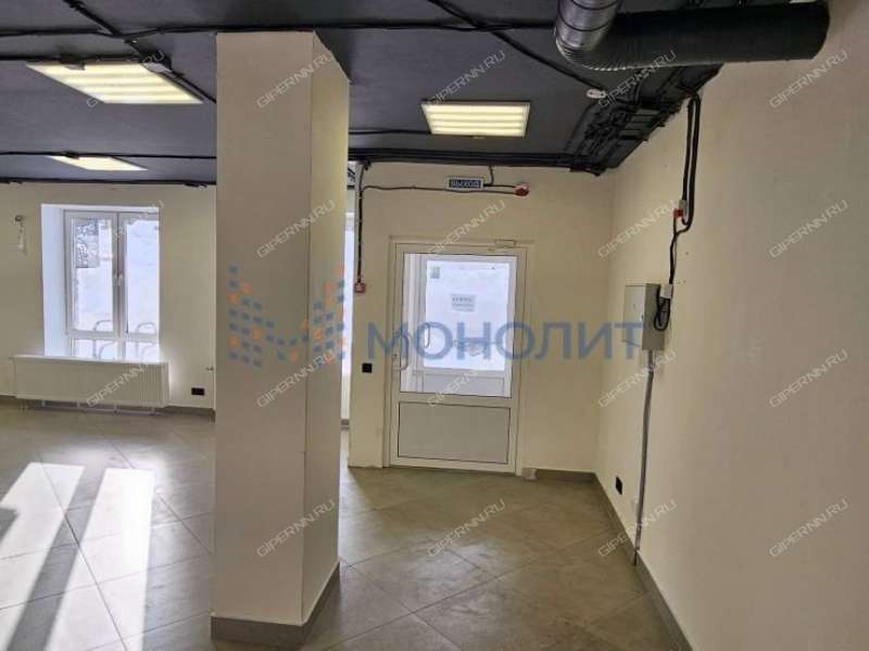 помещение под офис, торговую площадь на улице Владимира Лузянина