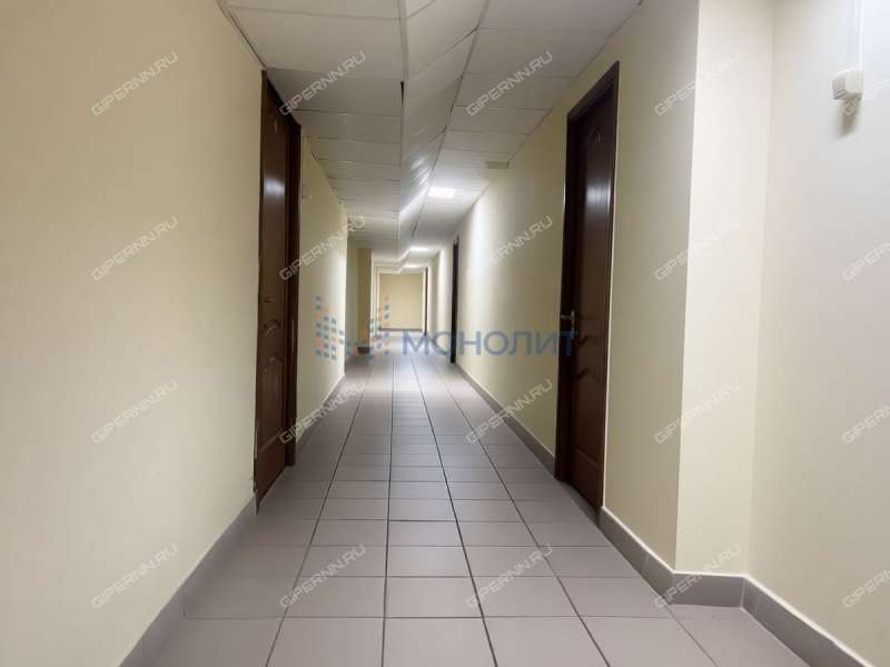 помещение под офис, торговую площадь на Комсомольской улице
