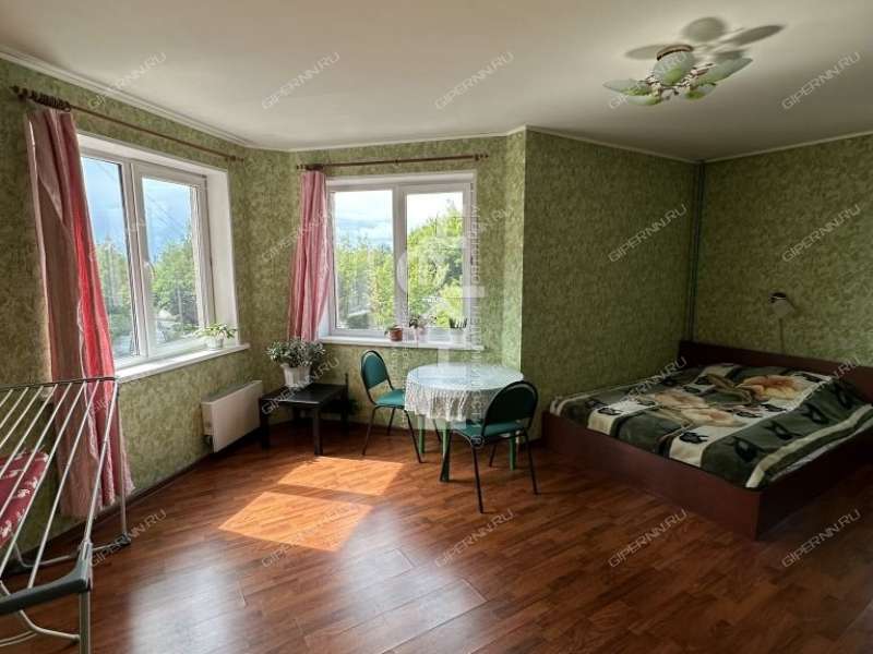 двухкомнатная квартира на улице Александра Хохлова дом 1