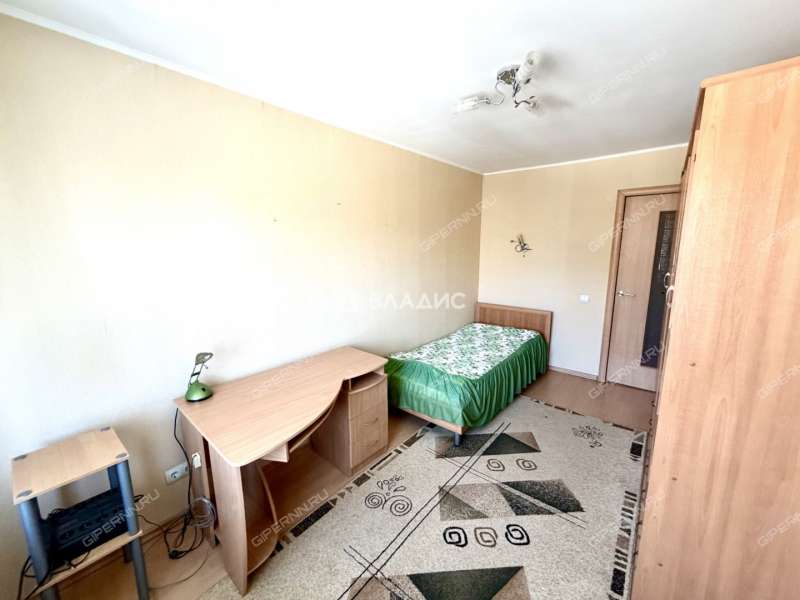 трёхкомнатная квартира на улице Героя Советского Союза Усилова дом 1