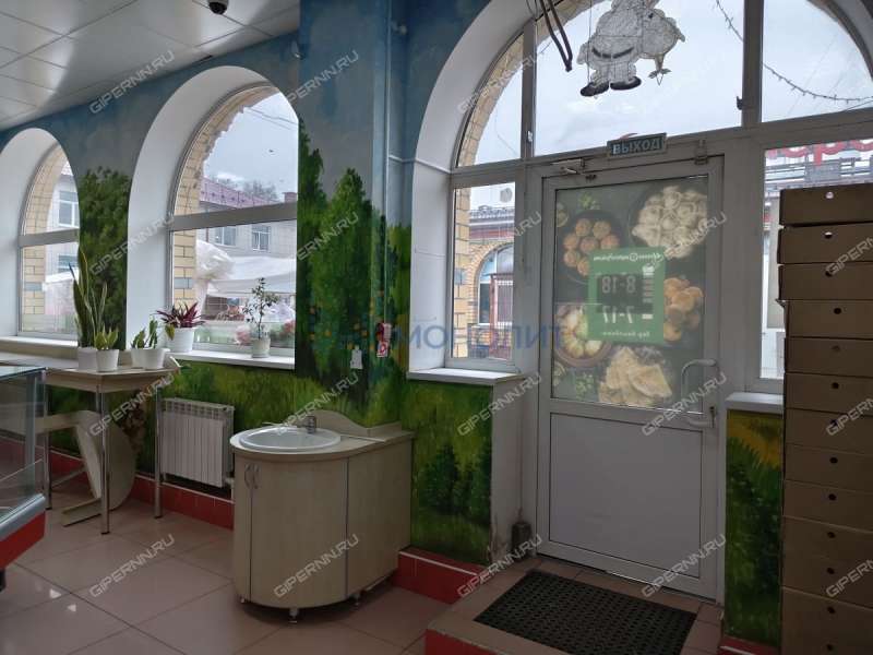 помещение под помещение свободного назначения, торговую площадь на Советской площади город Балахна