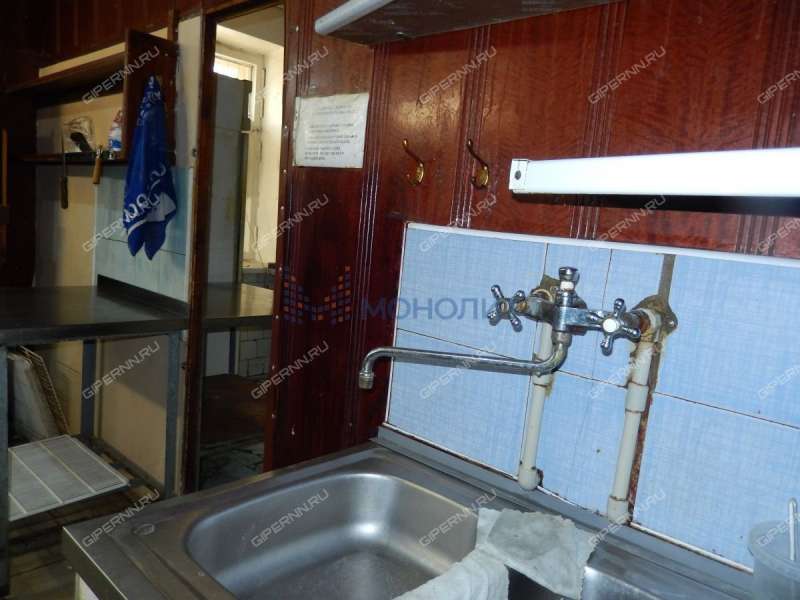 помещение под помещение свободного назначения, торговую площадь на улице Героя Давыдова