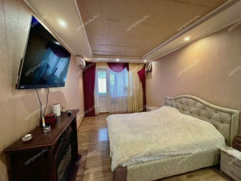 четырёхкомнатная квартира на улице Строкина дом 19