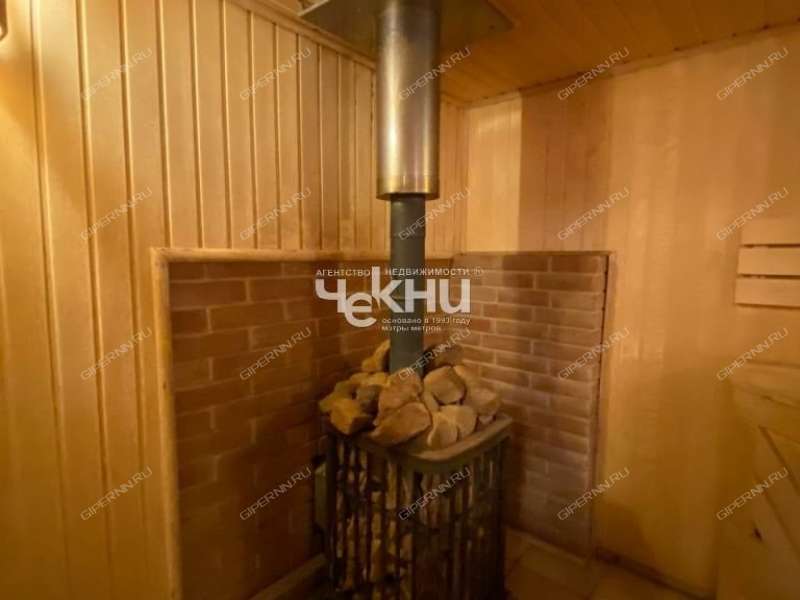 дом на Калухина село Великий Враг