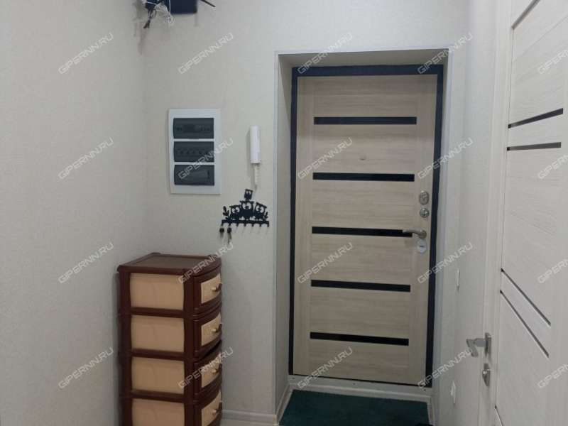 трёхкомнатная квартира на проспекте Кирова дом 7