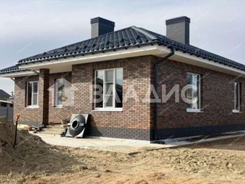 дом на  село Безводное