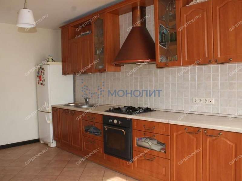 трёхкомнатная квартира на Большей Печёрской улице дом 32