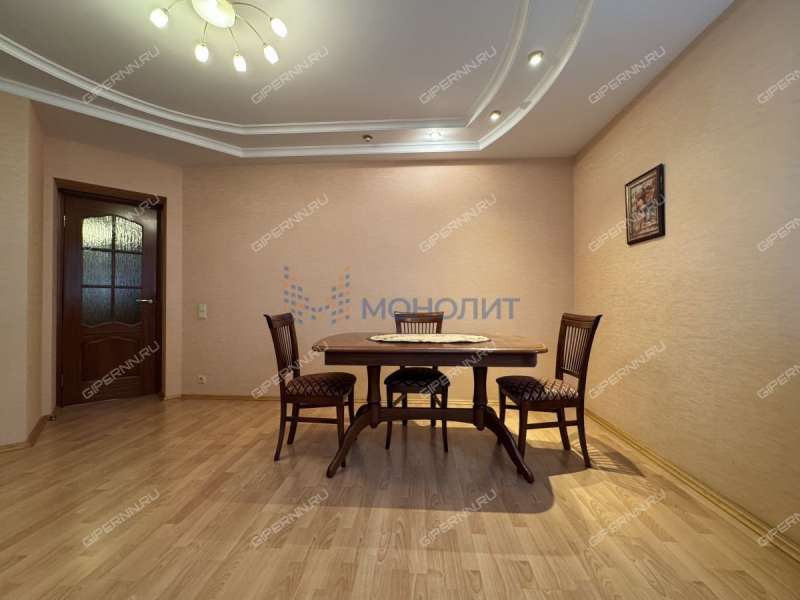 трёхкомнатная квартира на Керченской улице дом 28