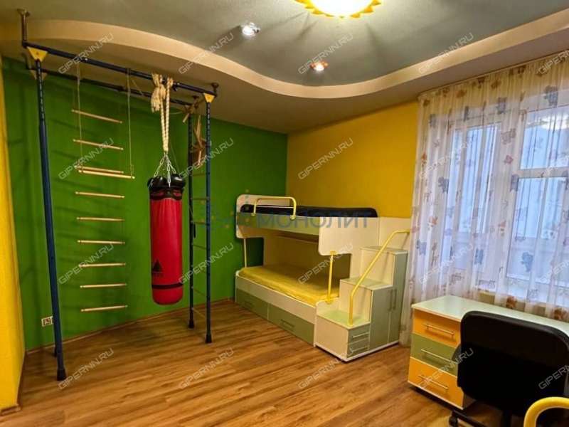 трёхкомнатная квартира на улице Коминтерна дом 127