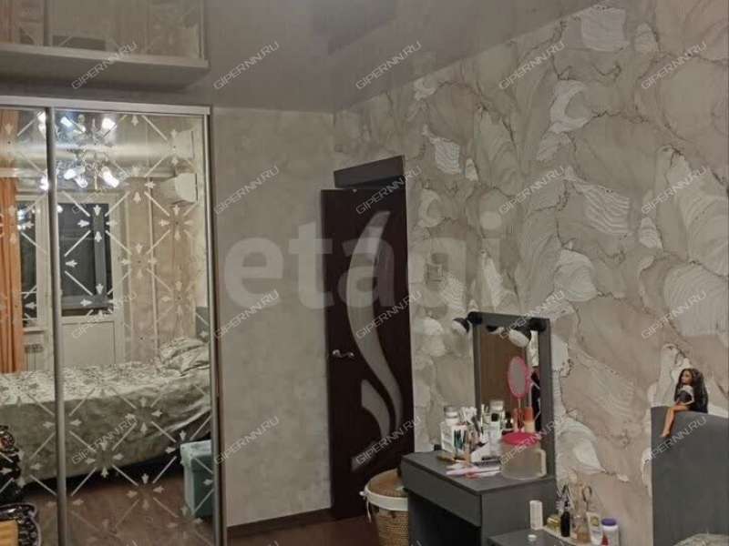 трёхкомнатная квартира на улице Героя Советского Союза Усилова дом 3