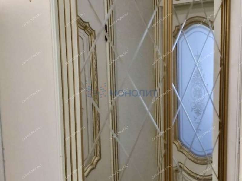 трёхкомнатная квартира на улице Верхнепечёрская дом 8