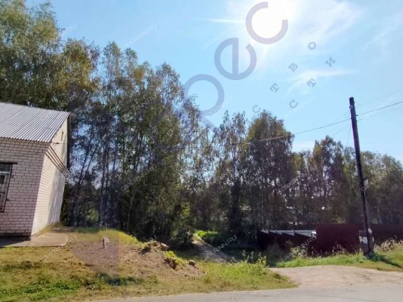 здание под торговую площадь на Центральной улице посёлок Ситники