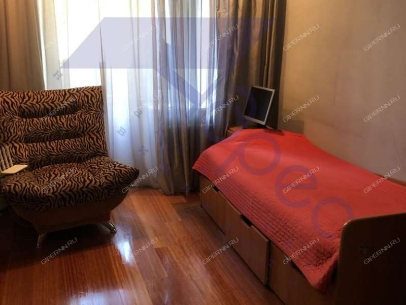 трёхкомнатная квартира на улице Генкиной дом 102