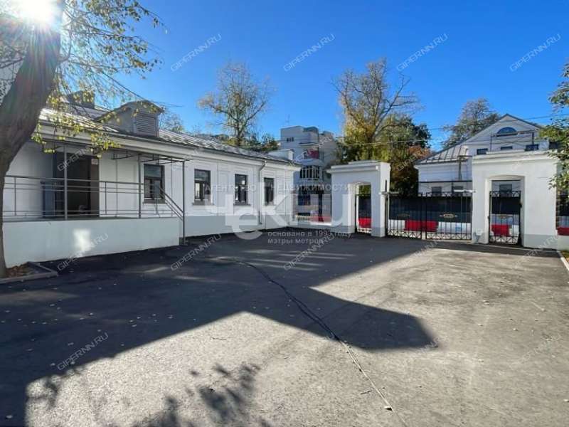 здание под торговую площадь на Ильинской улице