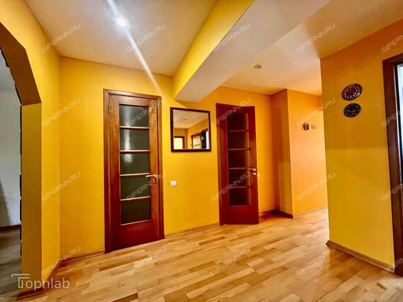 трёхкомнатная квартира в 2-м микрорайоне дом 20а город Кстово