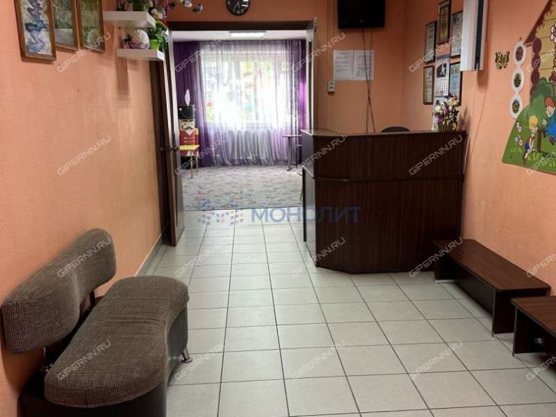 помещение под торговую площадь, недвижимость под образовательные учреждения на улице Василия Иванова