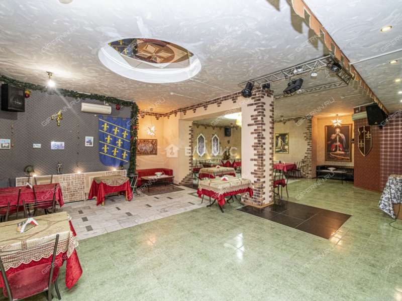 здание под офис, торговую площадь на улице Баранова