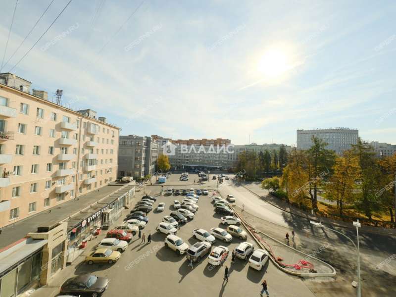 трёхкомнатная квартира на площади Максима Горького дом 2
