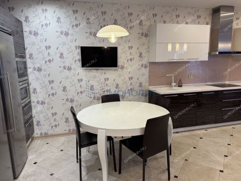 4-komnatnaya-ul-bonch-bruevicha-d-8a фото