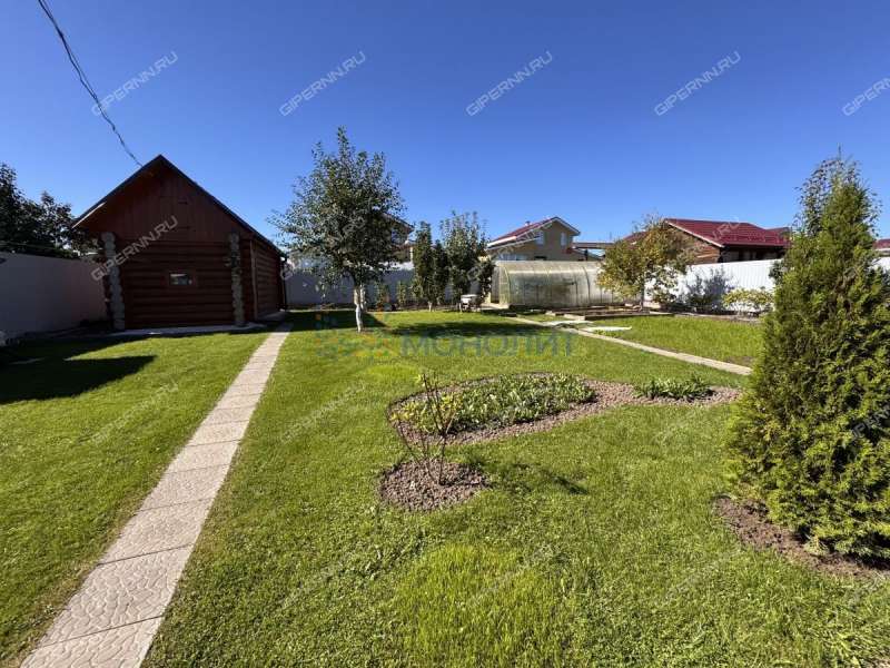 дом на Озёрной улице деревня Крутая