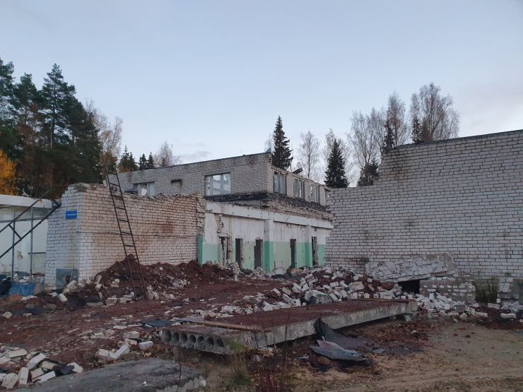 Разрушенная столовая. Фото: Ксения Ражева